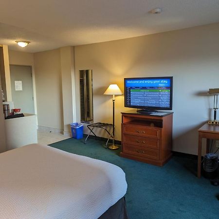 Nomad Hotel & Suites Fort Mcmurray Exteriör bild