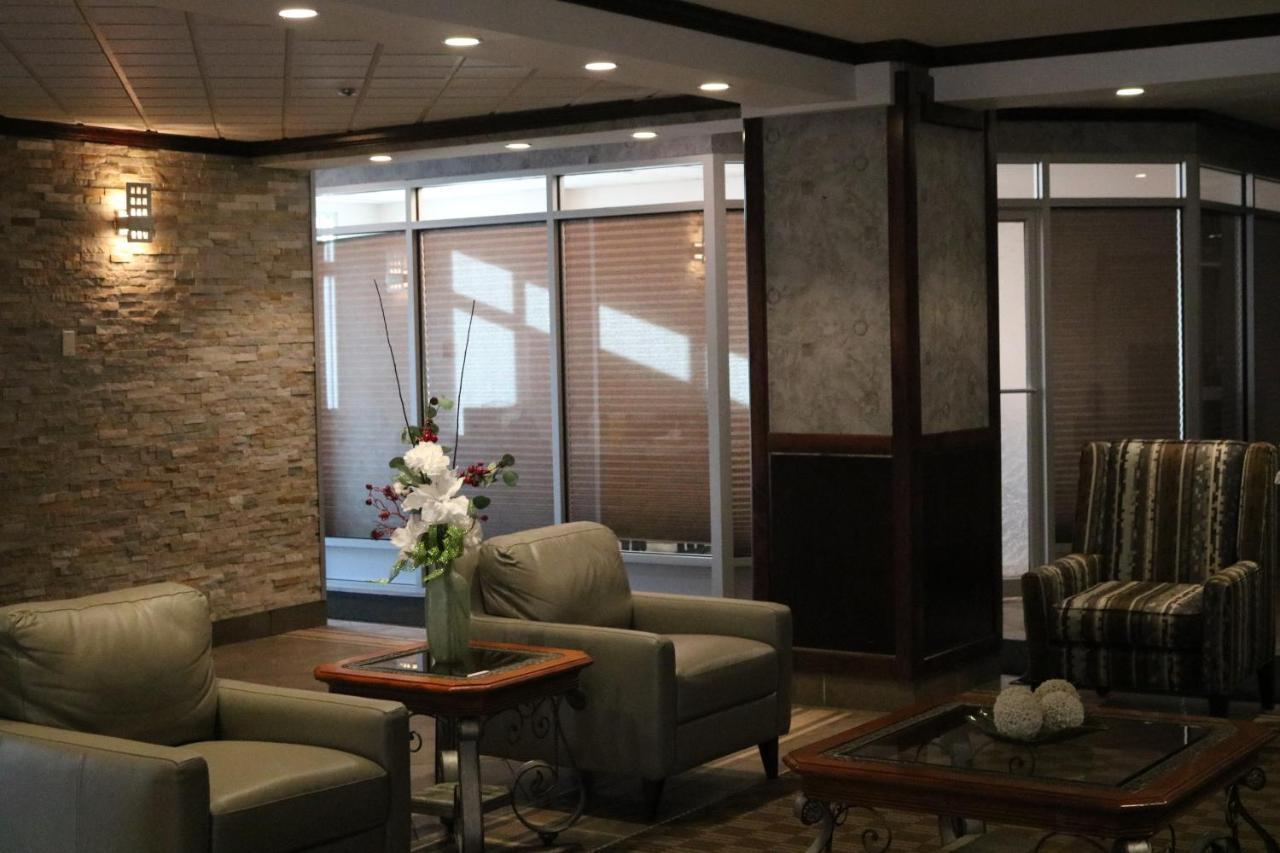 Nomad Hotel & Suites Fort Mcmurray Exteriör bild