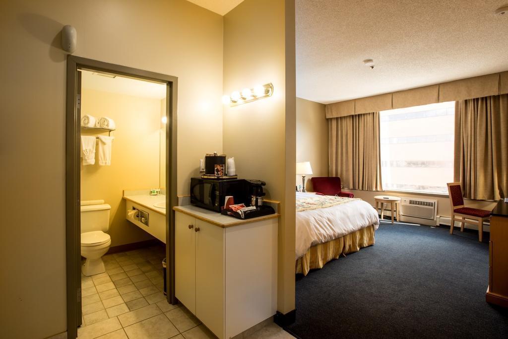 Nomad Hotel & Suites Fort Mcmurray Exteriör bild