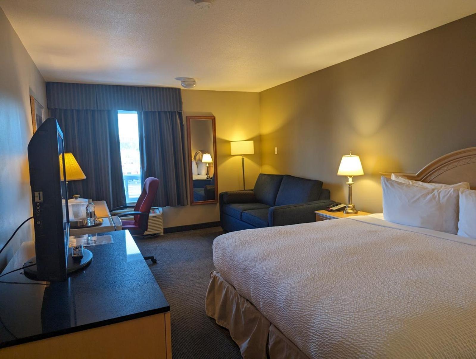Nomad Hotel & Suites Fort Mcmurray Exteriör bild