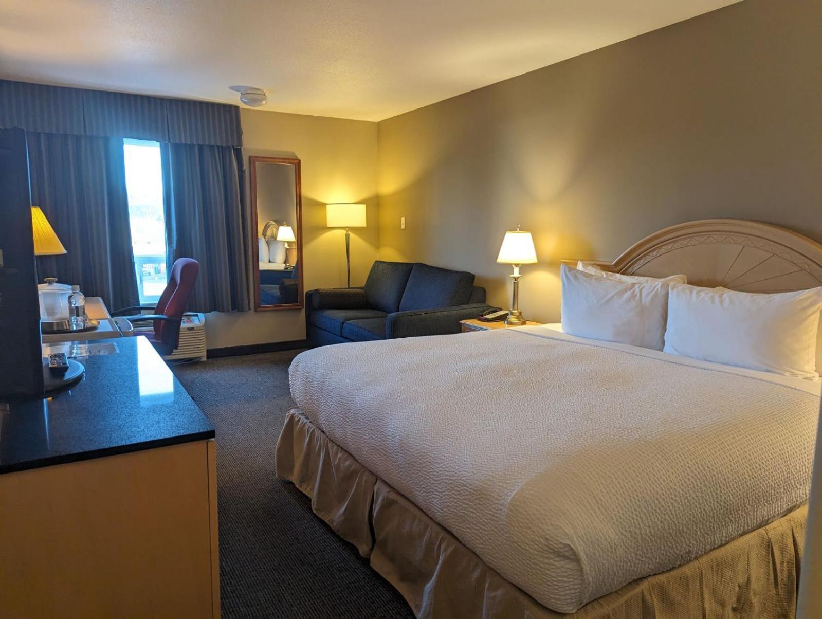 Nomad Hotel & Suites Fort Mcmurray Exteriör bild