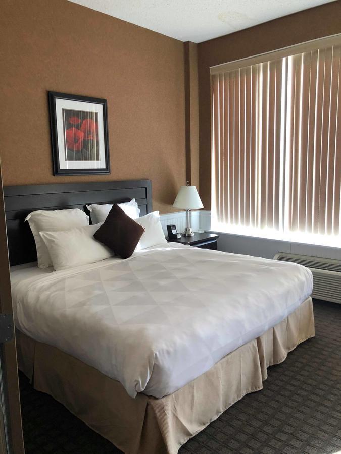 Nomad Hotel & Suites Fort Mcmurray Exteriör bild