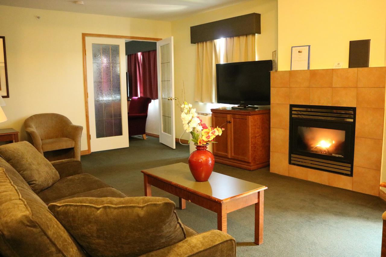 Nomad Hotel & Suites Fort Mcmurray Exteriör bild