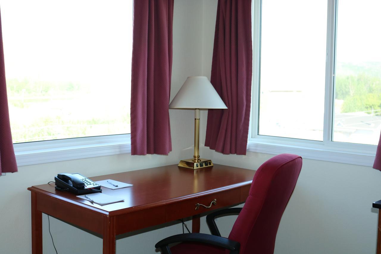 Nomad Hotel & Suites Fort Mcmurray Exteriör bild