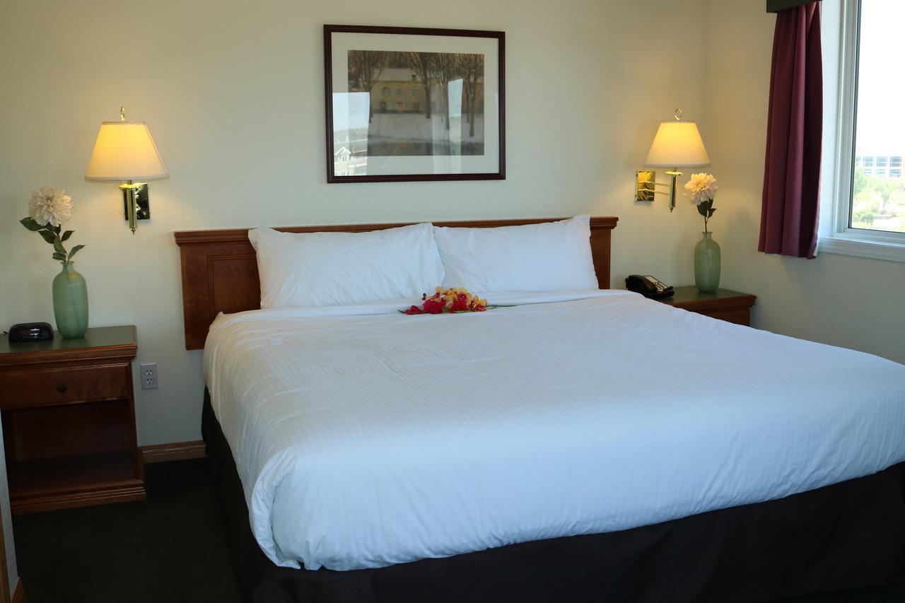 Nomad Hotel & Suites Fort Mcmurray Exteriör bild