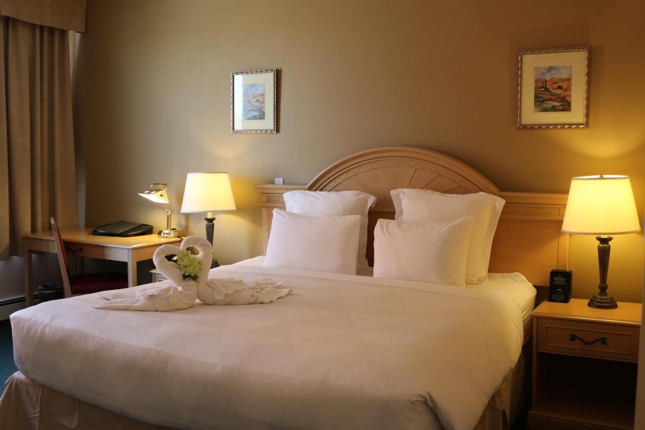 Nomad Hotel & Suites Fort Mcmurray Exteriör bild